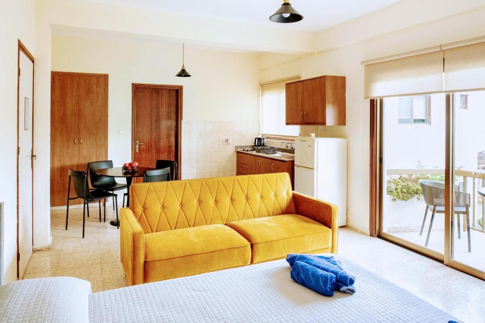Follow The Sun Hotel apartamentowy Polis