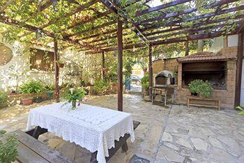 Hotel apartamentowy Follow The Sun Polis